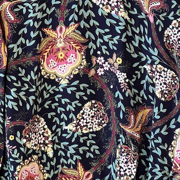 ⭐️ LOFT Long Sleeve Floral Nature Pattern Size: MP - Picture 2 of 10